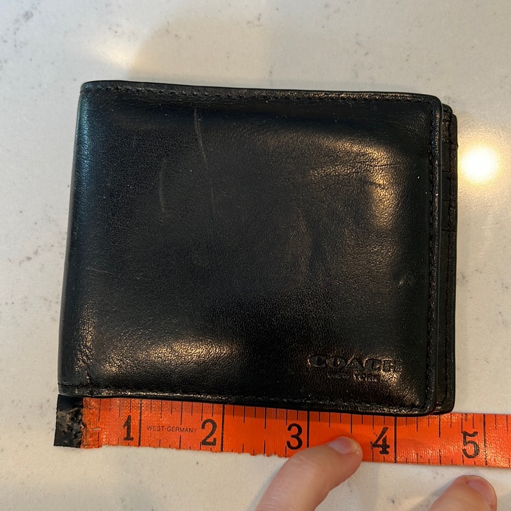 Black men’s leather coach wallet